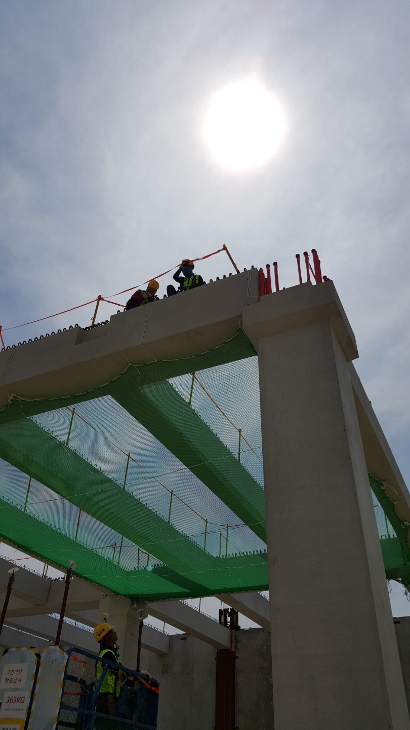 낙하물 방지망 설치작업사진 이미지
